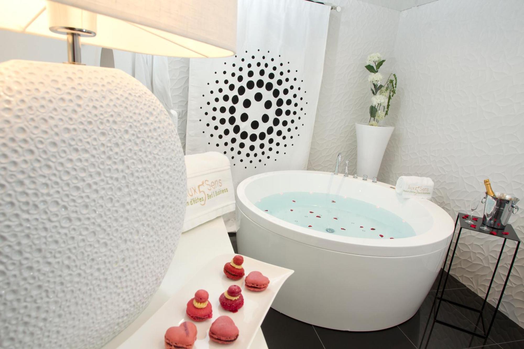 Aux 5 Sens Bed & Breakfast Tillé Екстериор снимка